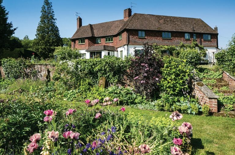Large Family Home in Surrey image 2