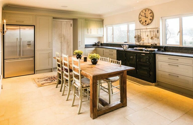 Large Family Home in Surrey image 6