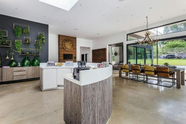 Grand Designs Surrey Home image 10