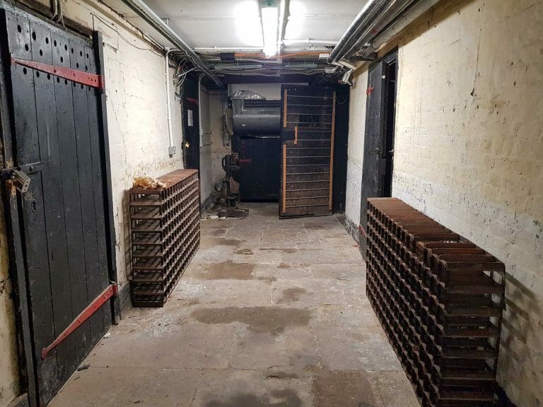Old Fashioned Bar and Wine Cellar image 41