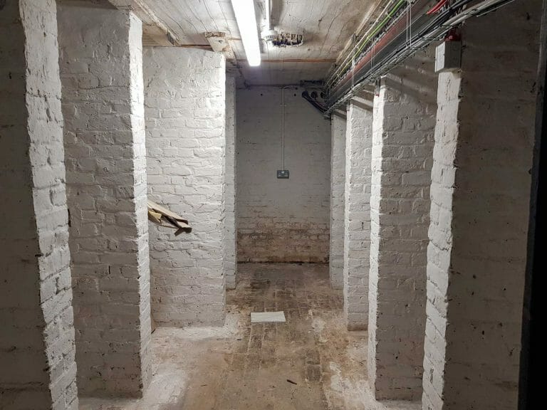 Old Fashioned Bar and Wine Cellar image 42