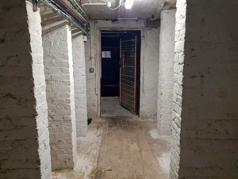 Old Fashioned Bar and Wine Cellar image 44