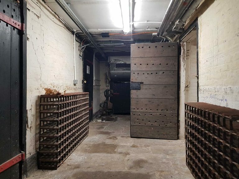 Old Fashioned Bar and Wine Cellar image 40