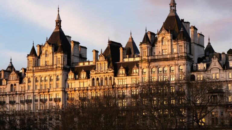 Iconic Hotel on the River image 1