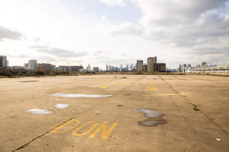 400,000sqft Riverside Hardstanding Ground image 3