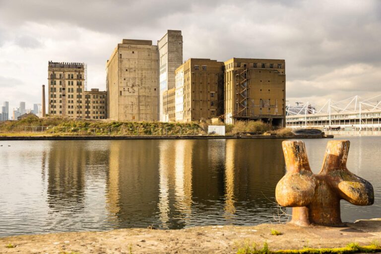 400,000sqft Riverside Hardstanding Ground image 6