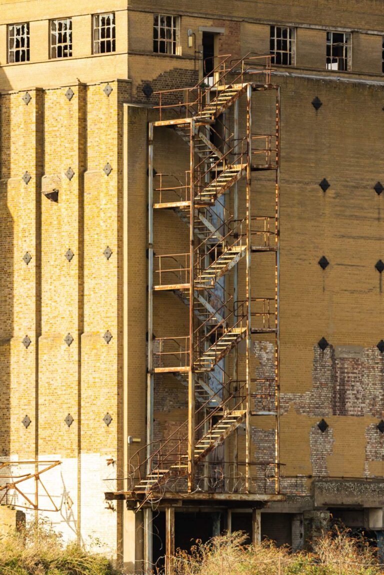 400,000sqft Riverside Hardstanding Ground image 10