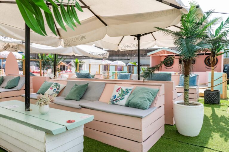 Quirky Beach & Winter Wonderland Bar image 3