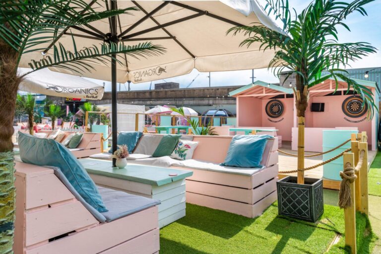 Quirky Beach & Winter Wonderland Bar image 4
