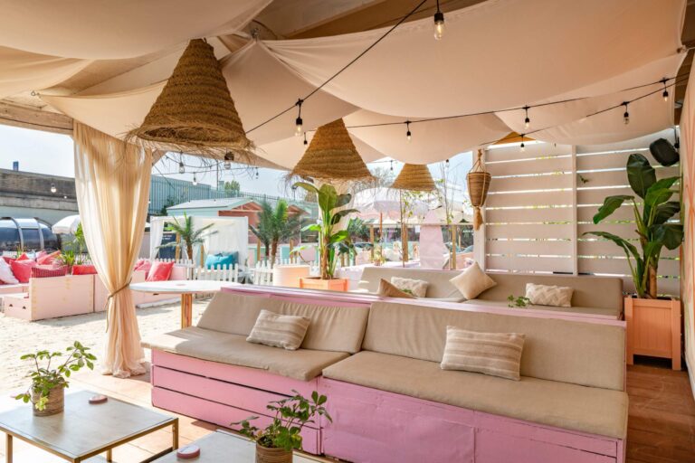 Quirky Beach & Winter Wonderland Bar image 10