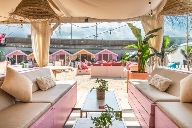 Quirky Beach & Winter Wonderland Bar image 11