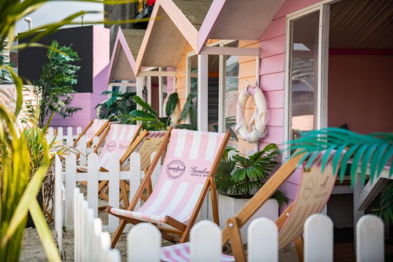 Quirky Beach & Winter Wonderland Bar image 12