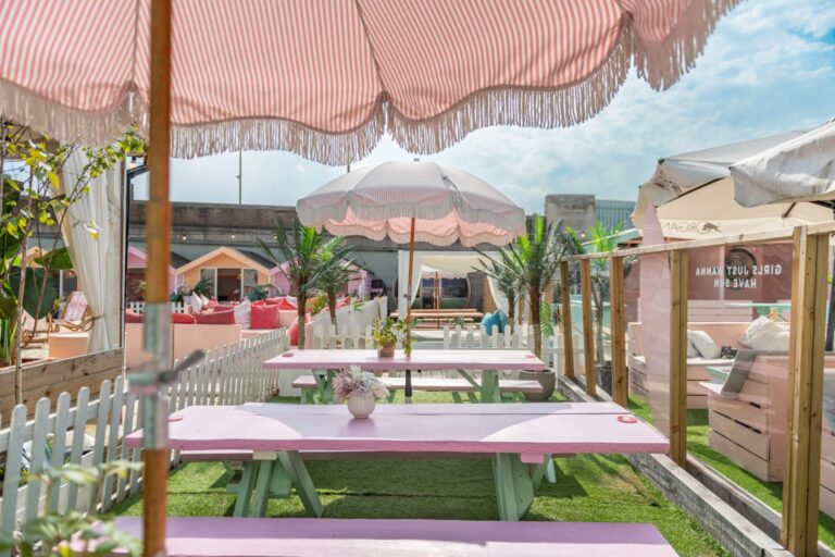 Quirky Beach & Winter Wonderland Bar image 15