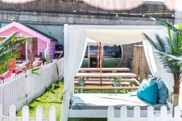 Quirky Beach & Winter Wonderland Bar image 18