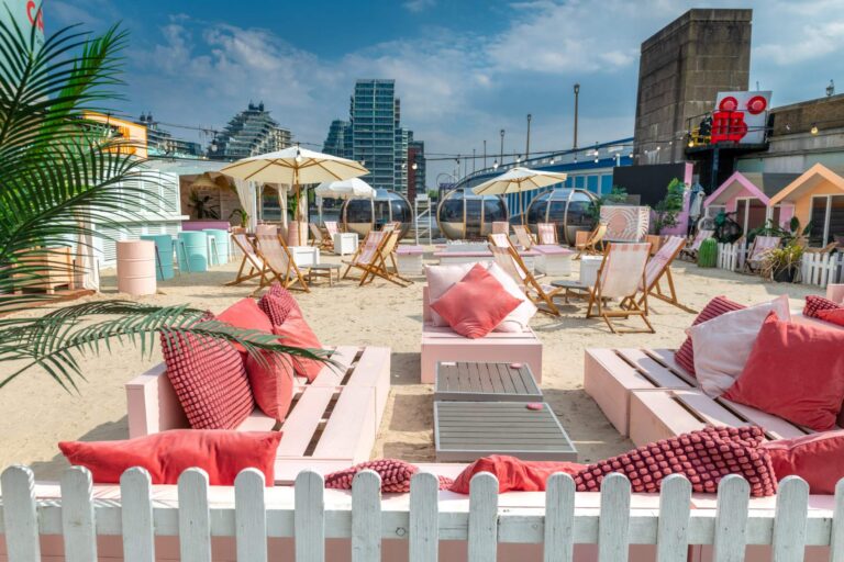 Quirky Beach & Winter Wonderland Bar image 19