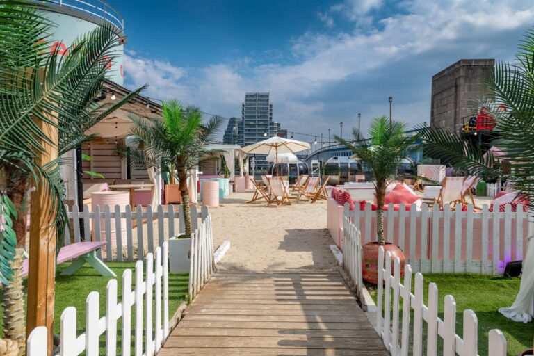 Quirky Beach & Winter Wonderland Bar image 22