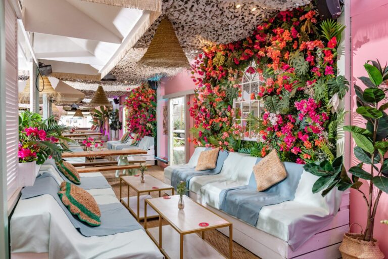 Quirky Beach & Winter Wonderland Bar image 28