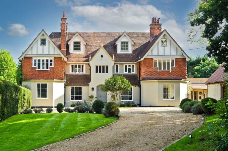 Grand Country House Guildford image 1