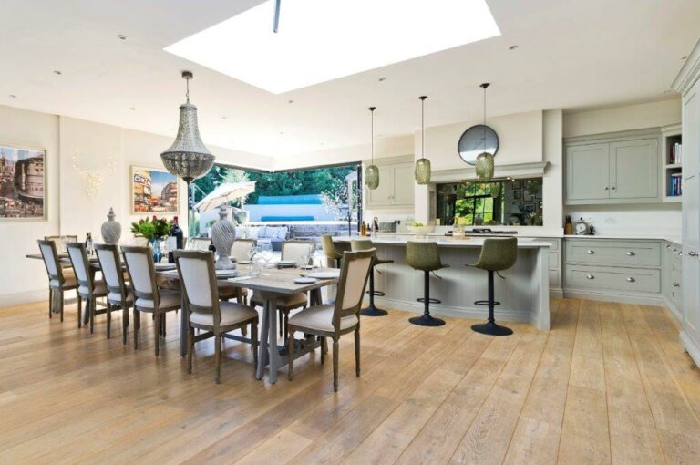 Grand Country House Guildford image 3