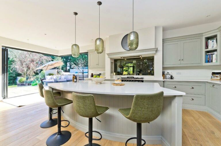 Grand Country House Guildford image 5