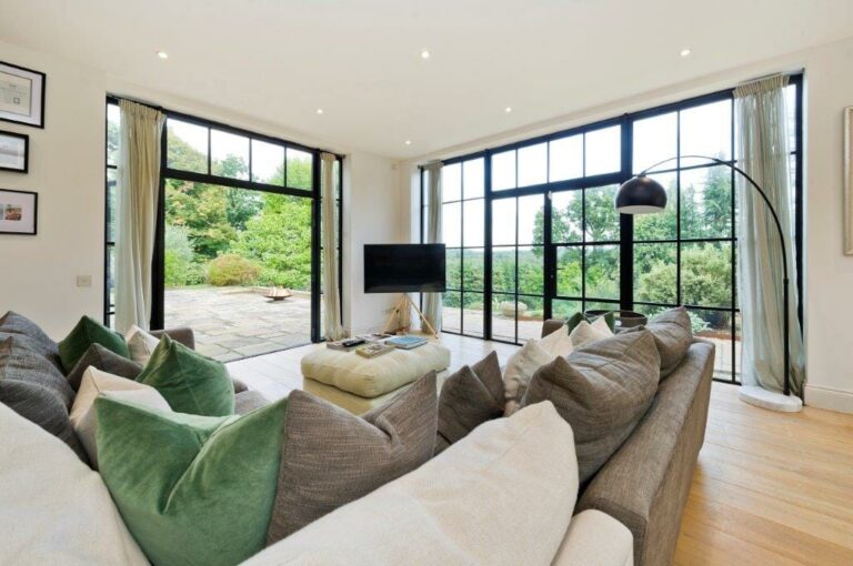 Grand Country House Guildford image 13