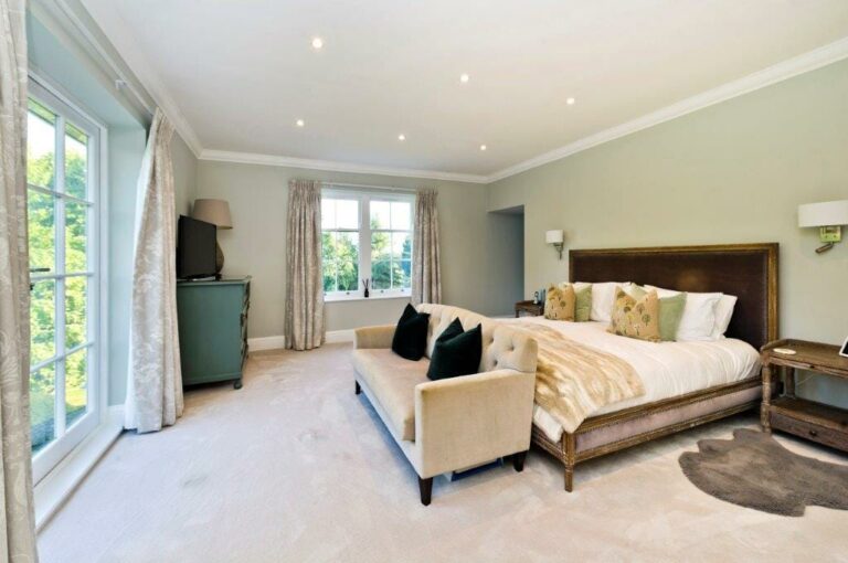 Grand Country House Guildford image 23