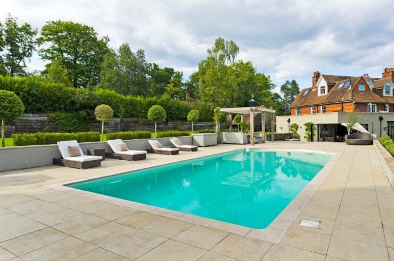 Grand Country House Guildford image 18