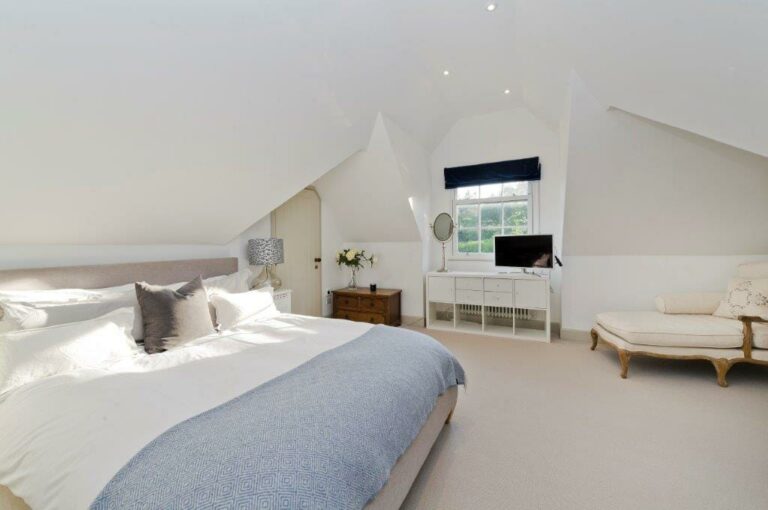 Grand Country House Guildford image 22