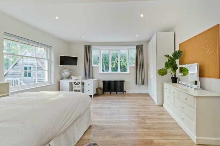 Grand Country House Guildford image 26