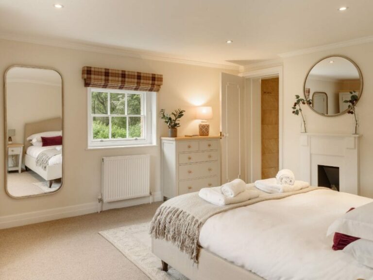 Grand English Estate image 77