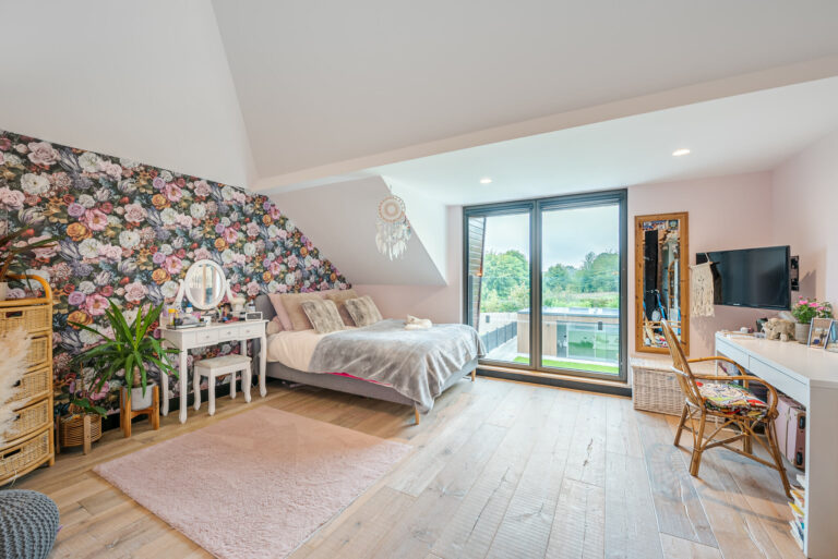 Leatherhead Grand Designs image 37
