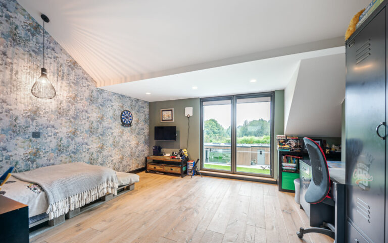 Leatherhead Grand Designs image 39