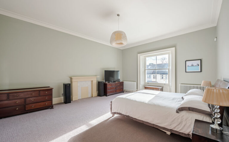Converted Vicarage Clapham image 19