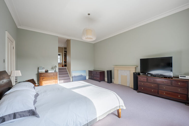 Converted Vicarage Clapham image 18