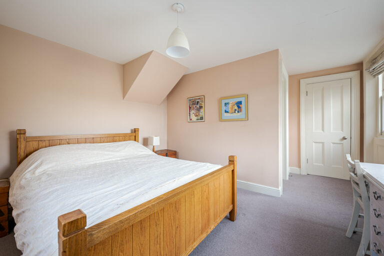 Converted Vicarage Clapham image 32