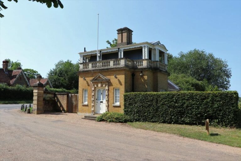 Grand English Estate image 25