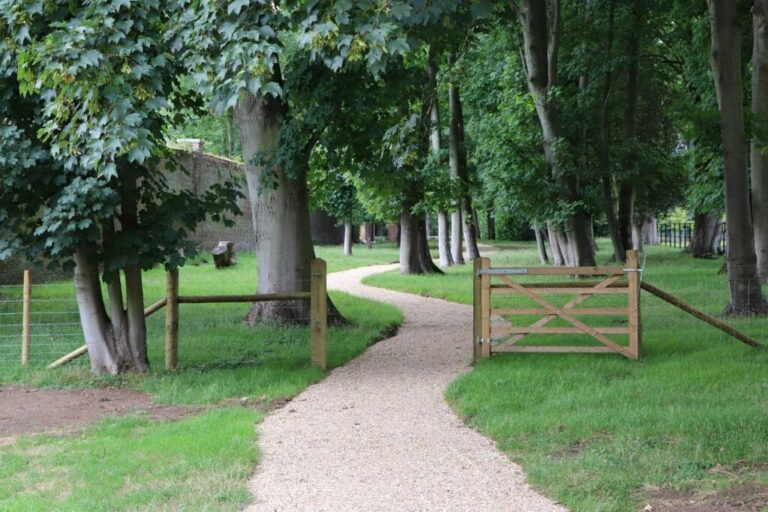 Grand English Estate image 28