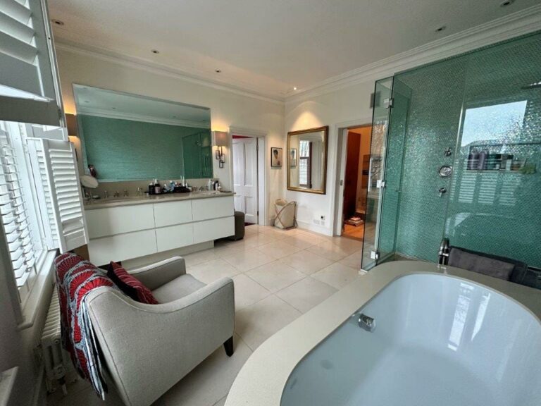 Clapham Family Home image 12