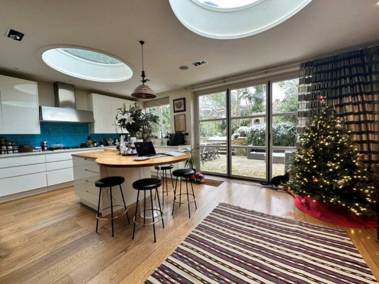 Clapham Family Home image 3