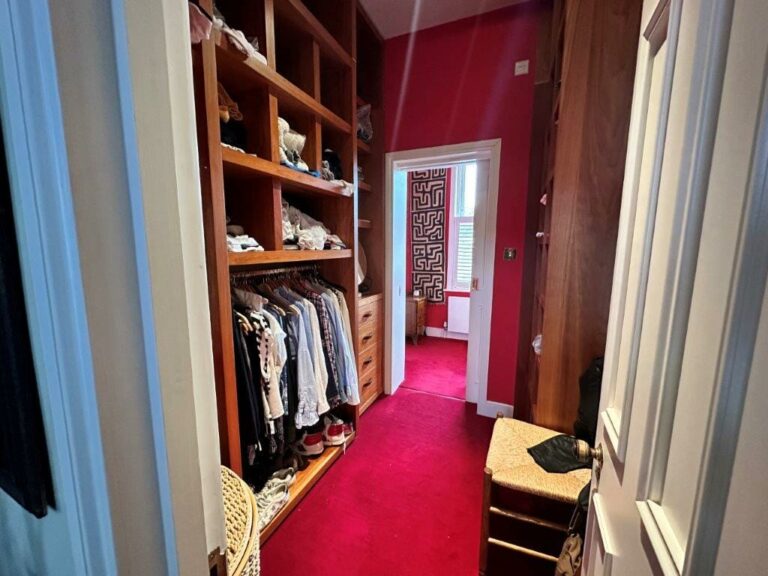 Clapham Family Home image 17
