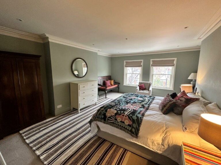 Clapham Family Home image 18