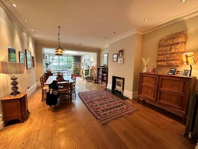 Clapham Family Home image 6