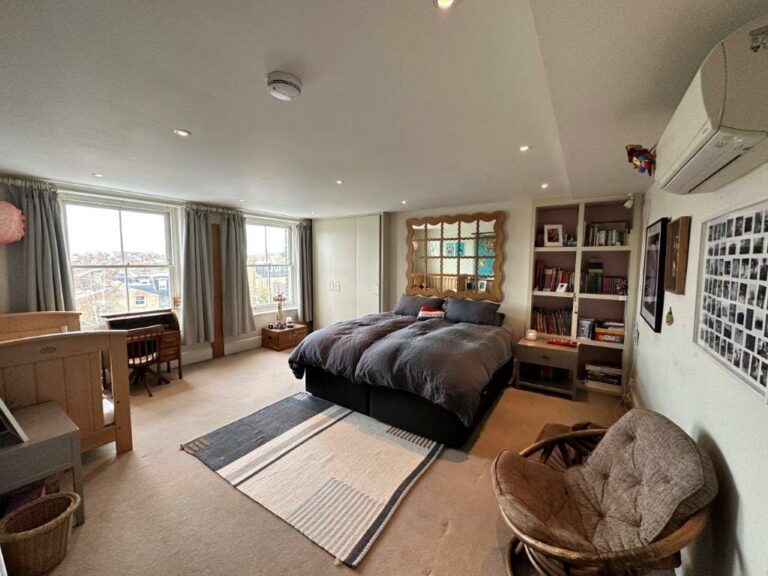 Clapham Family Home image 13