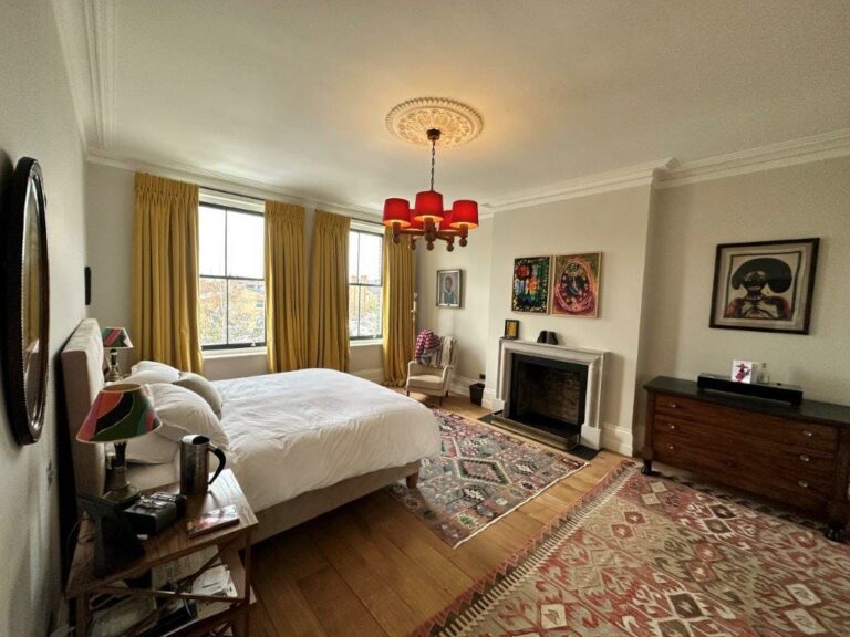 Clapham Family Home image 16