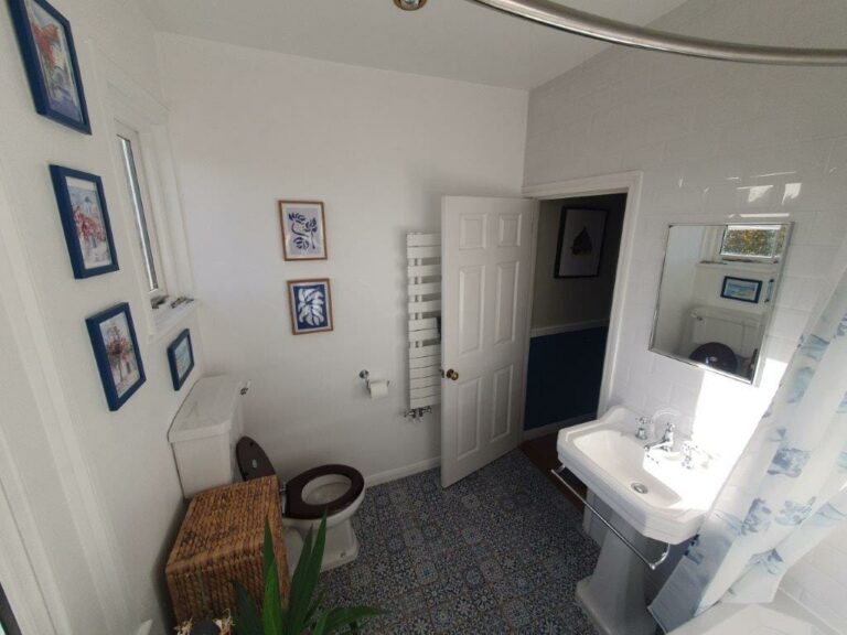 Edwardian Family Home image 34