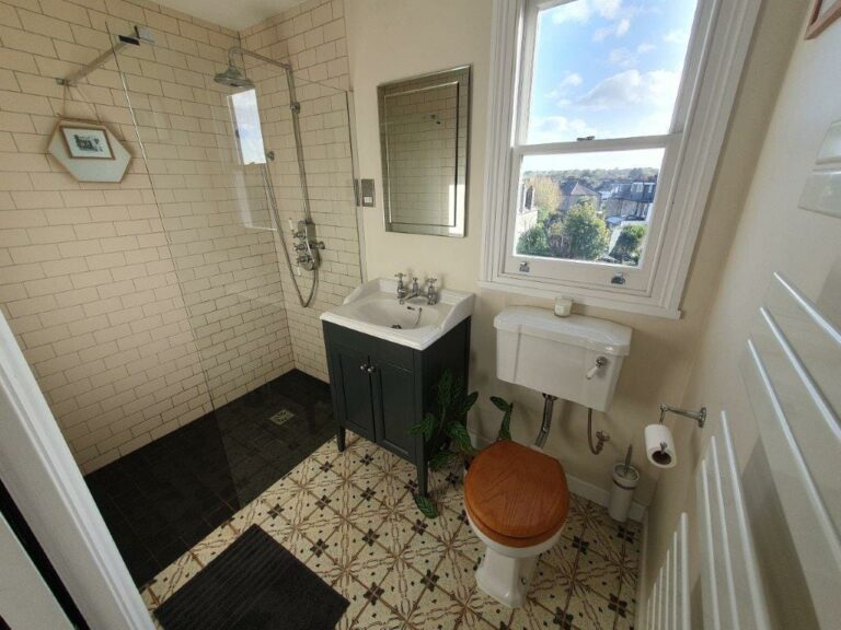 Edwardian Family Home image 43
