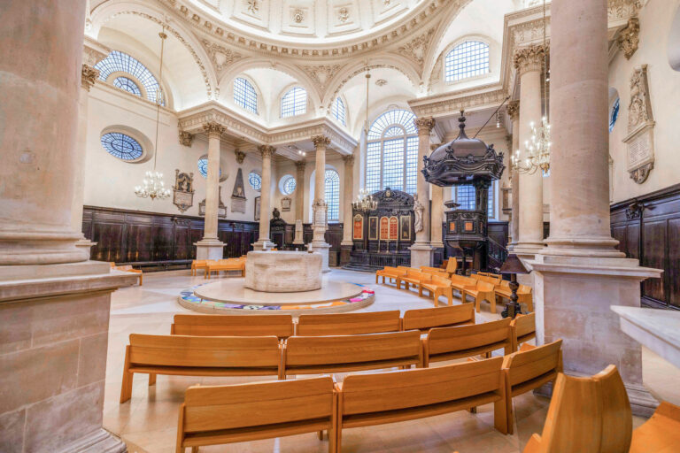 Stunning Church in Bank image 2