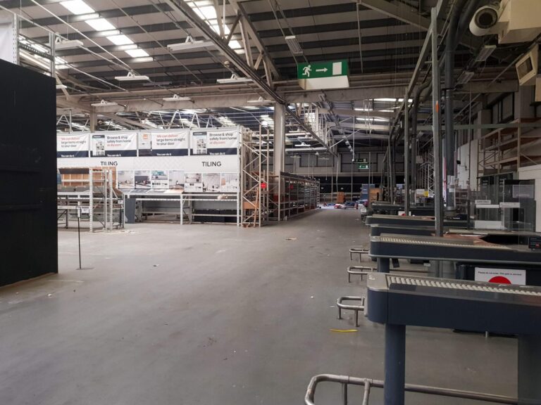 Former Distribution Warehouse Available for Short Term Production Hires image 9