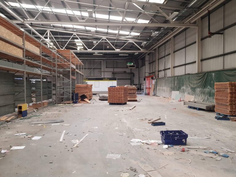 Former Distribution Warehouse Available for Short Term Production Hires image 15