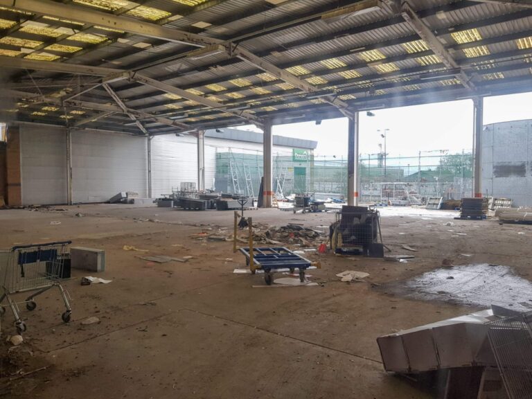 Former Distribution Warehouse Available for Short Term Production Hires image 16